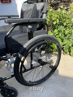 Drive DeVilbiss SD2 wheelchair Folding, 135kg capacity, alloy frame, 22 width