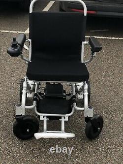 Lightweight folding electric wheelchair