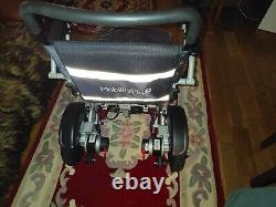 Ultra lightweight self propelled wheelchair